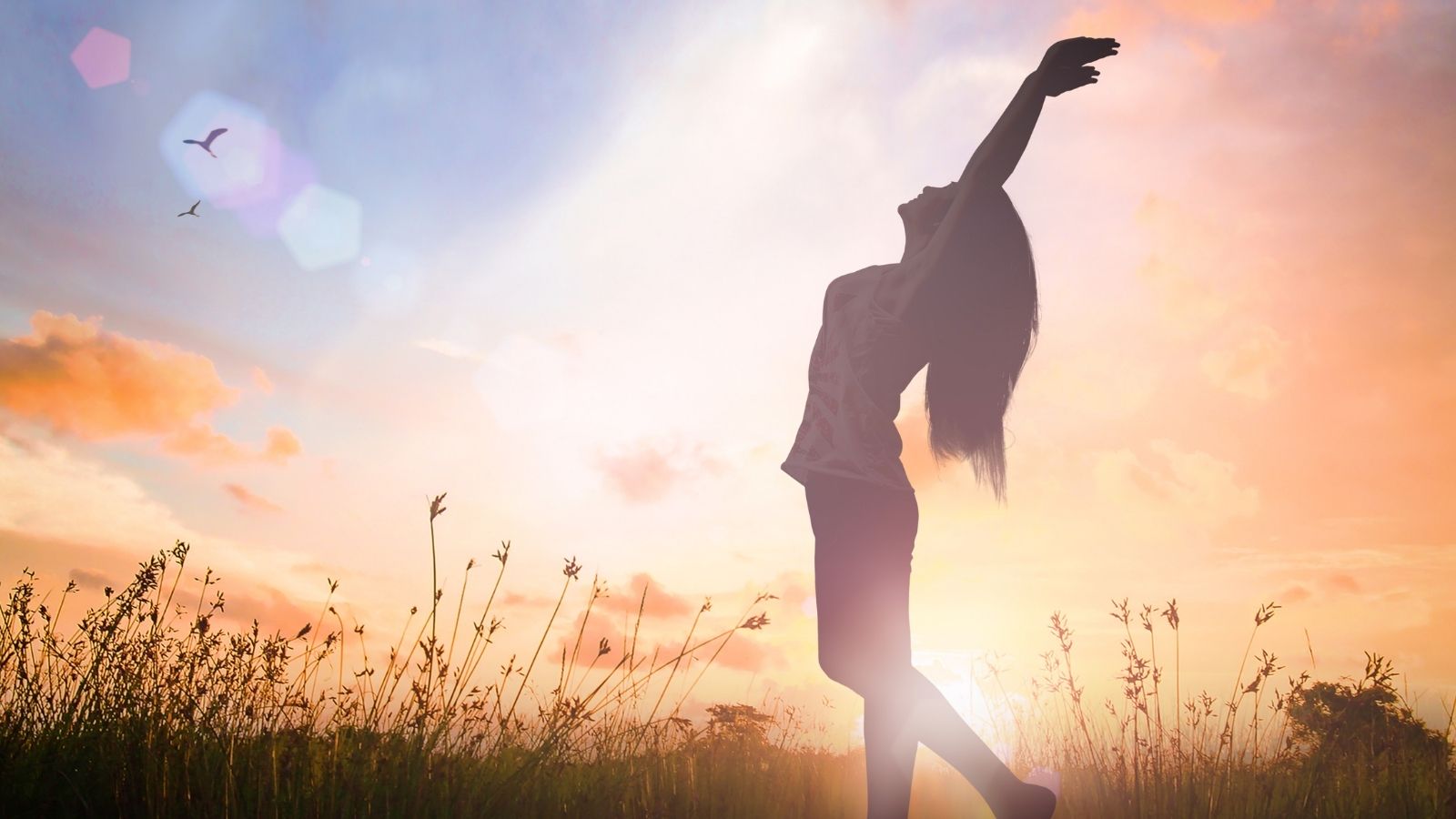 how to create the life you want image of woman reaching to the sky