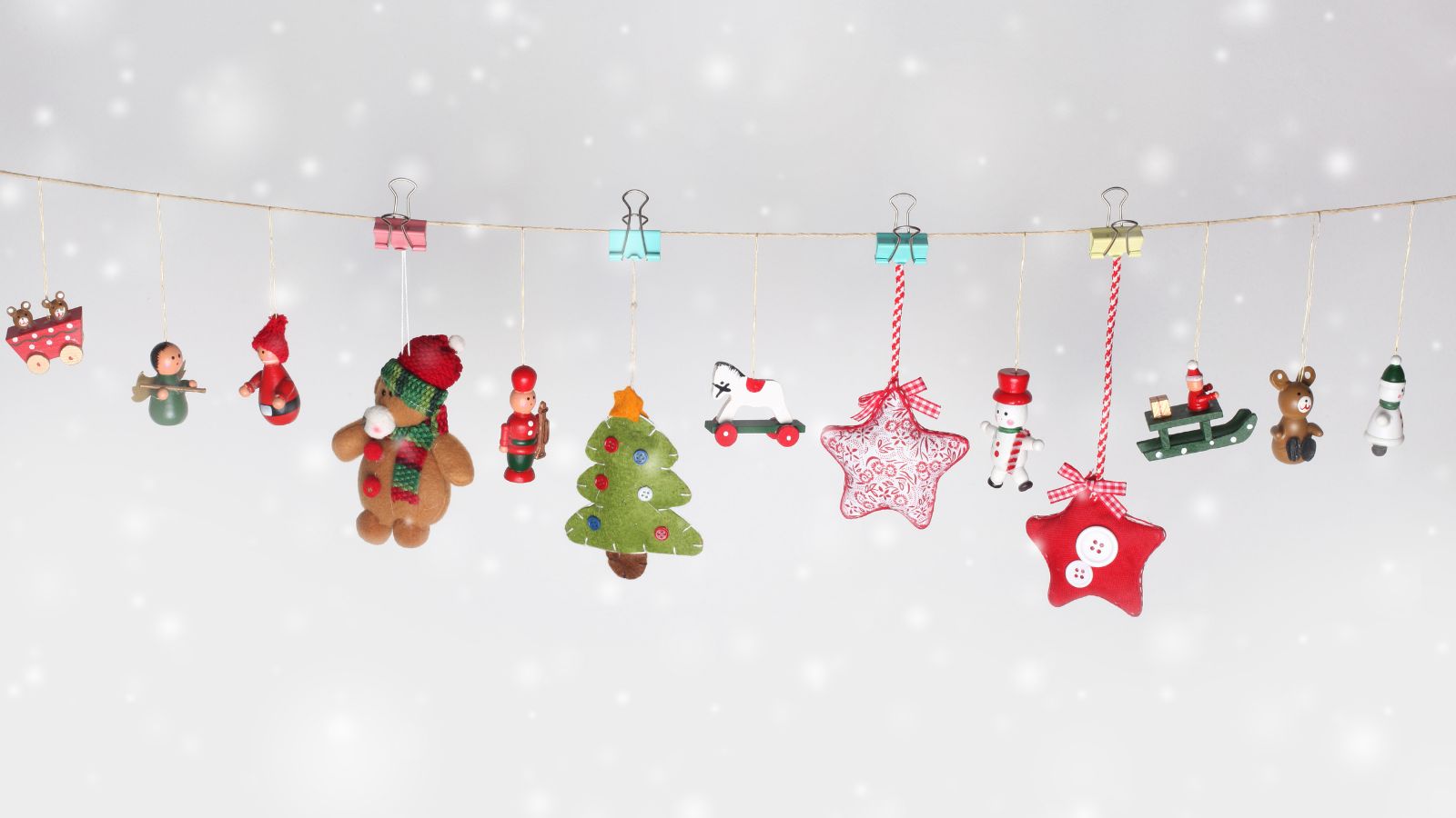 Image of a string of Christmas toys 
