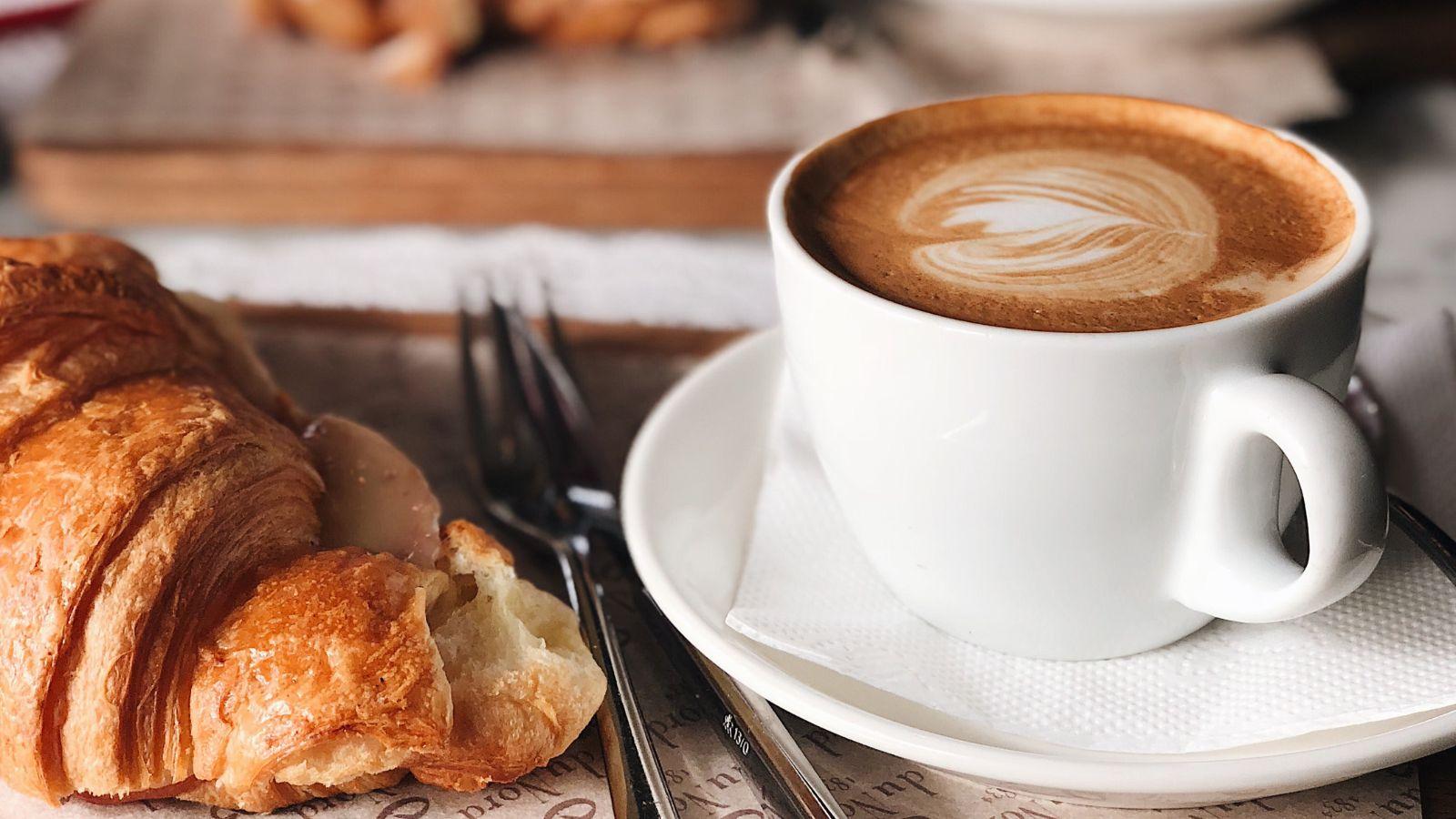 Summer energy breakfast, Image of a cup of coffee and a croissant